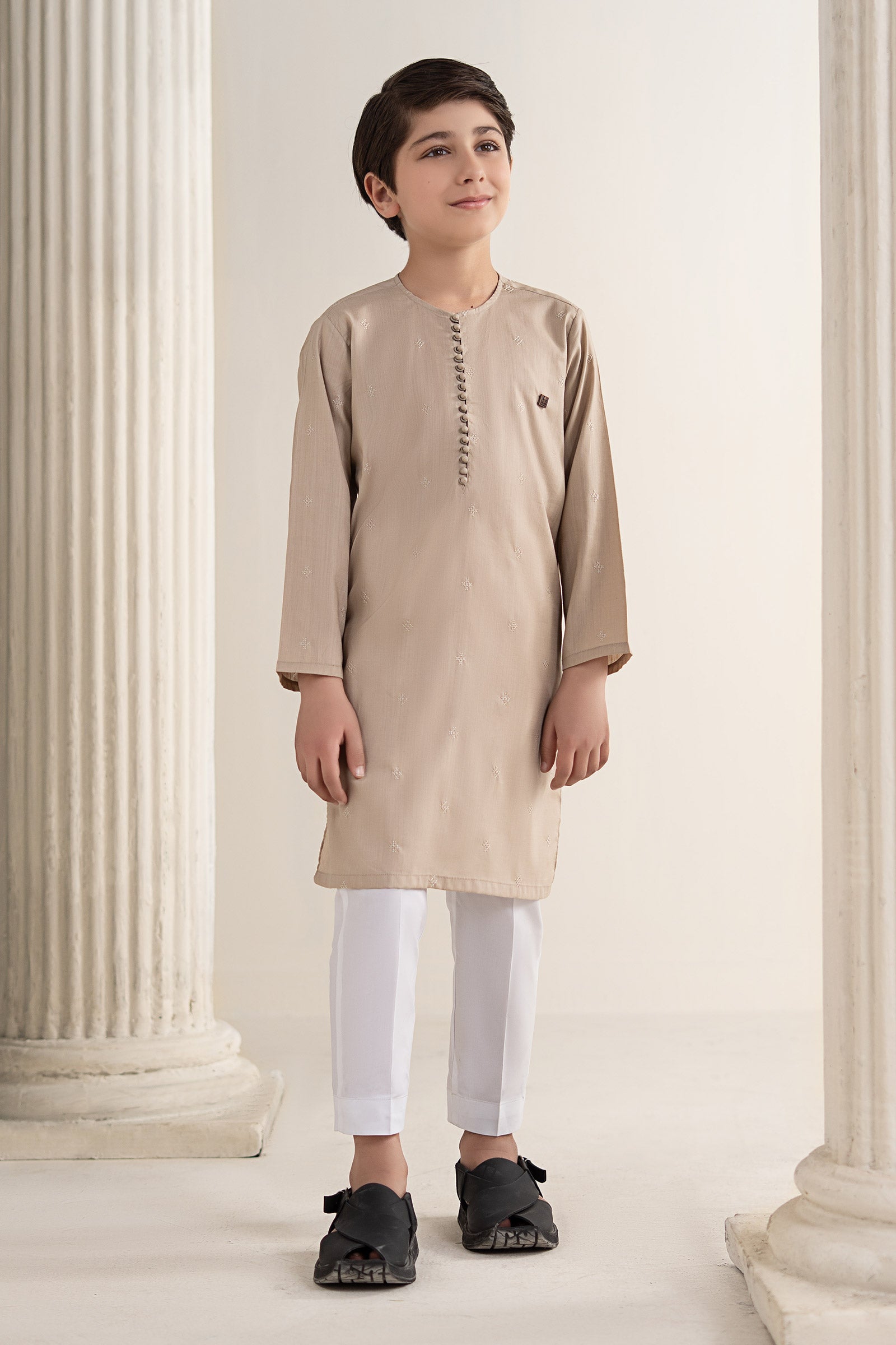 MBKKR-SS26-29AbaloneFront_A.jpg Embroidered Abalone Kurta - Image 1