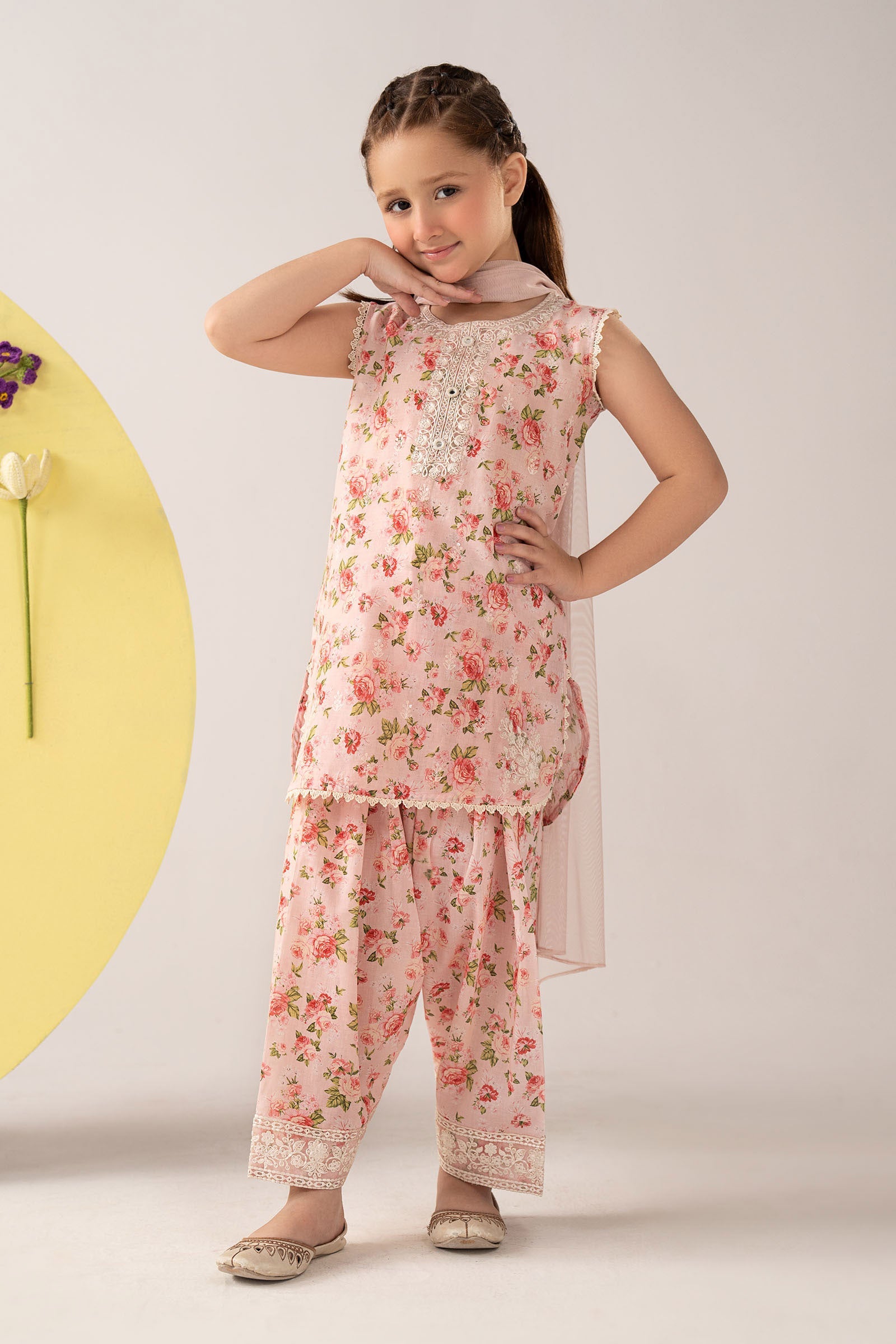 MKSDEF2565Front_A.jpg 3 Piece Printed Lawn Suit - Image 1